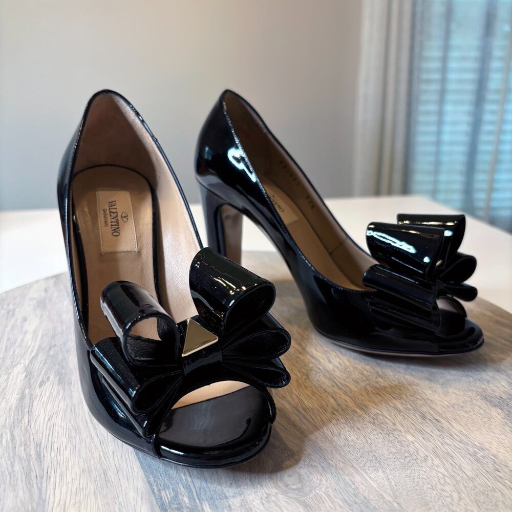 Valentino Garavani Black Patent Leather Bow Peep Toe Pumps 37.5 US 7.5 Italy - Picture 1 of 12